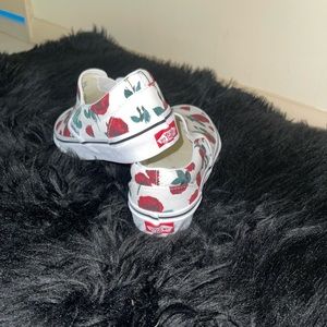 Color of vans black and red